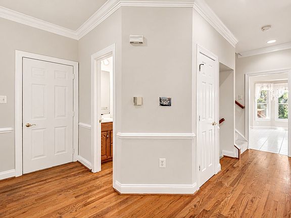 4th image of 9202 Linden Grove Ct