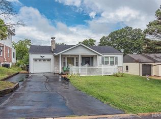 9211 Alpine Dr, Saint Louis, MO 63123