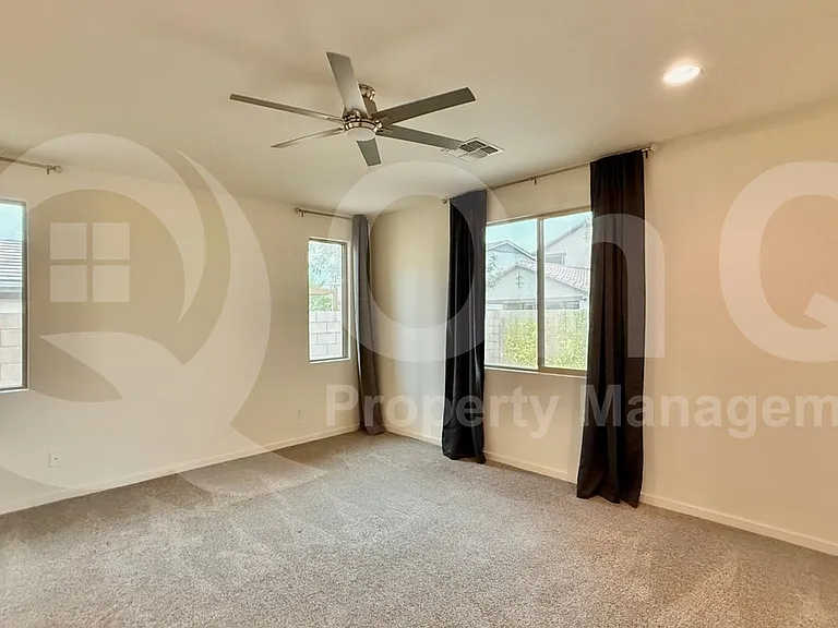 2906 E Russell St — Photo 8