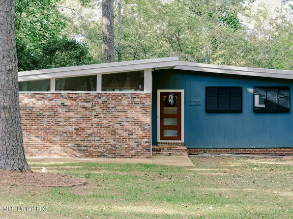 1758 Hillview Dr, Jackson, MS 39211