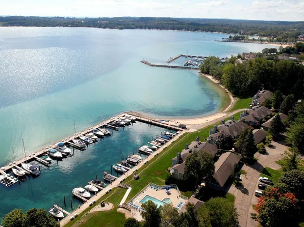 752 N Waypoint Cir, Suttons Bay, MI 49682