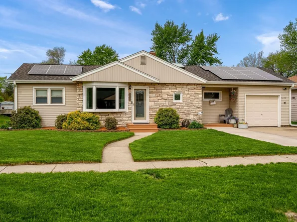 6120 John St, Loves Park, IL 61111