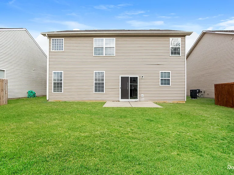 6535 Locust Grove Dr — Photo 14