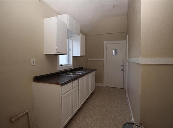 5th image of 2441 E 67th Ter