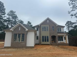 7 Ridgeland St, Pinehurst, NC 28374