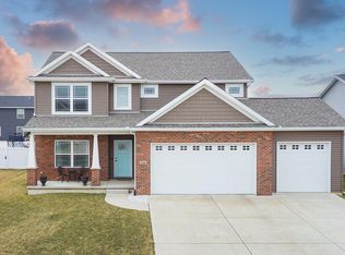 1208 Willow Creek Dr, Bloomington, IL 61705