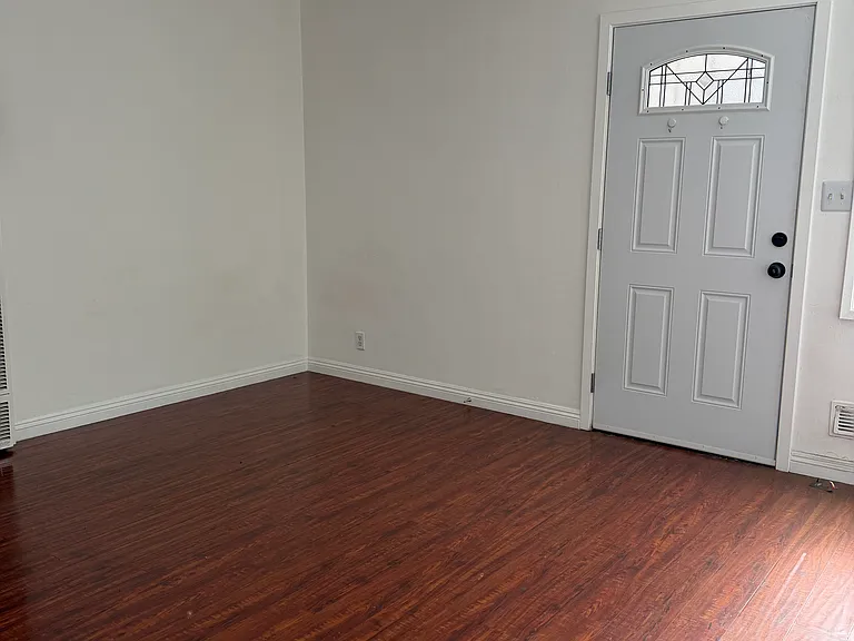 236 S 1st Ave — Photo 2