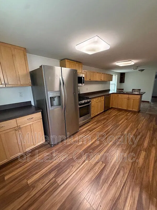 3 bed, 2.0 bath, 1199 sqft, $1,550 — Photo 3
