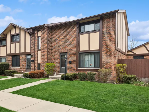 18W184 Knollwood Ln, Villa Park, IL 60181
