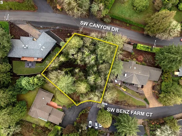 6750 SW Canyon Dr, Portland, OR 97225