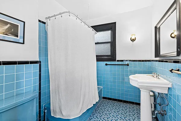Sold by Compass | media 18