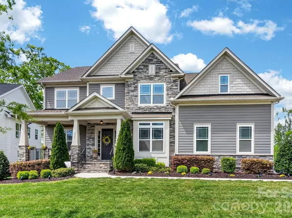 18421 Doves Crest Rd, Cornelius, NC 28031