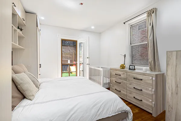 Rented by SERHANT. | media 11