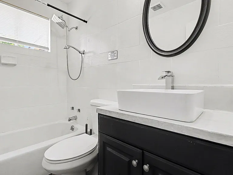 Stanford Cir — Photo 2