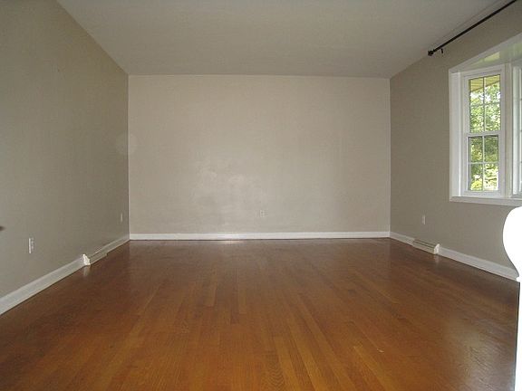 4th image of 4547 Hammond Ln