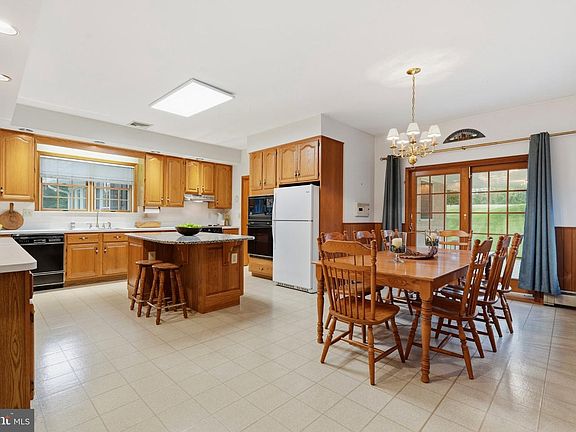 5th image of 225 Grove Valley Ct