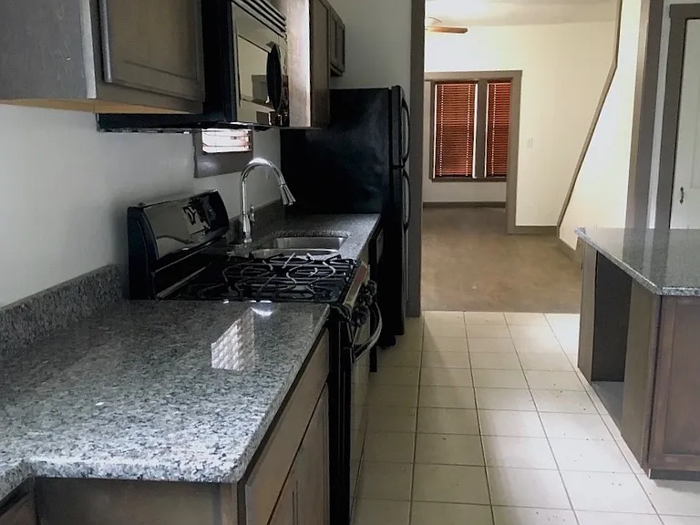 2235 Meyer Ave #2 — Photo 11