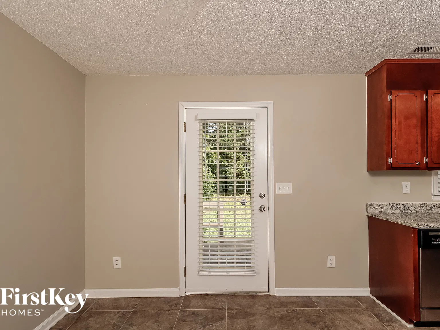 3 bed, 2.0 bath, 1495 sqft, $2,230 — Photo 4