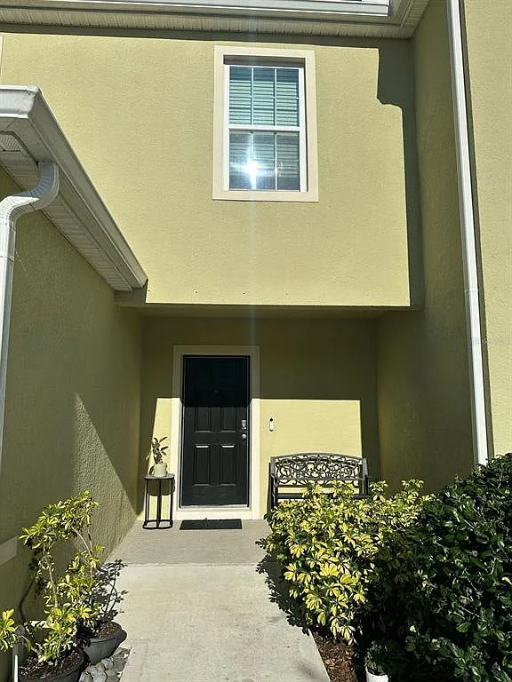3 bed, 2.5 bath, 1517 sqft, $2,350 — Photo 2