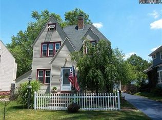 907 Roanoke Rd, Cleveland Heights, OH 44121