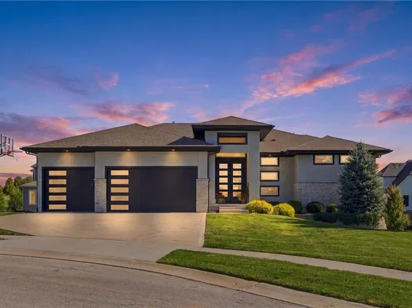 17505 Manor St, Overland Park, KS 66085
