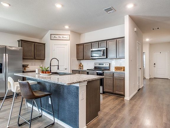 4th image of 407 Pine Hollow Way