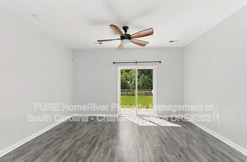 5 bed, 3.0 bath, 2475 sqft, $2,500 — Photo 2