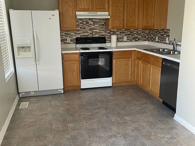 6046 S Macbeth Ct — Photo 15