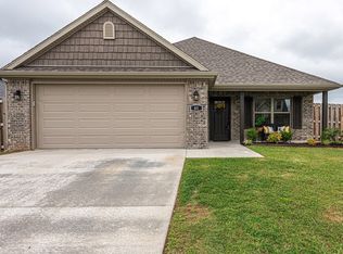 61 N Manhattan Way, Fayetteville, AR 72704