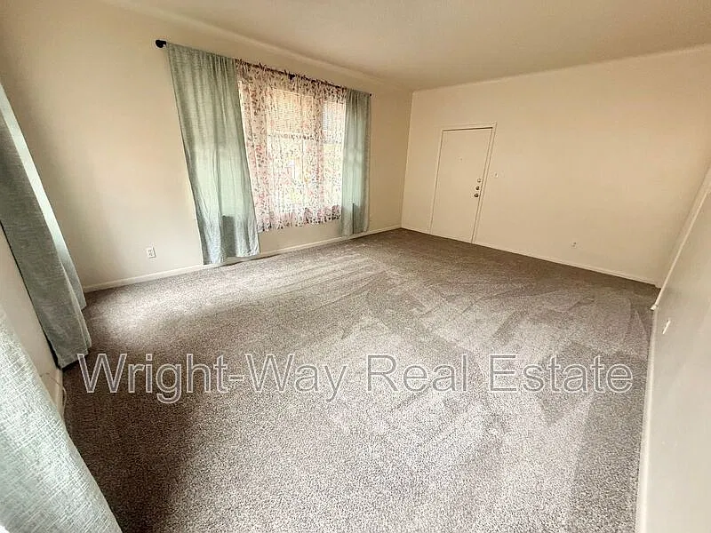 2 bed, 1.0 bath, 1000 sqft, $1,050 — Photo 2