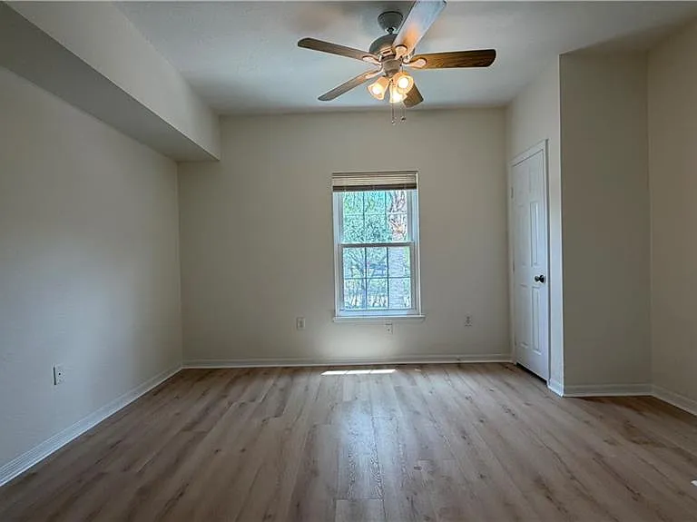 23500 Walden Center Dr #210 — Photo 13