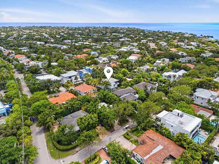 125 Hampton Ln — Photo 73