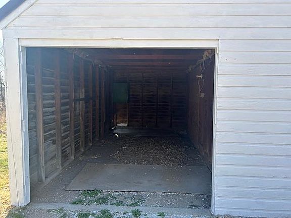 5th image of 809 Ash St