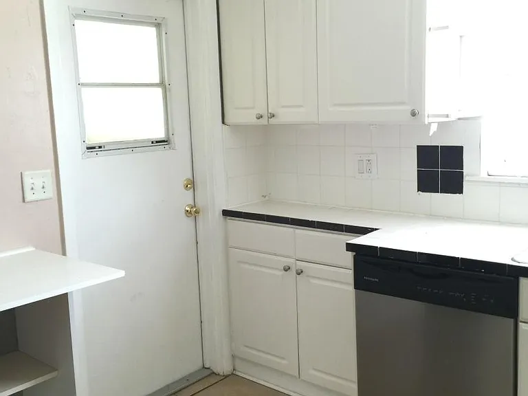 1321 Overlea St — Photo 38