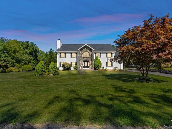 2nd image of 70 Oak Pond Lane