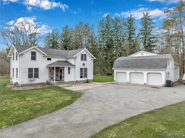 8814 S Lake Rd, Corfu, NY 14036