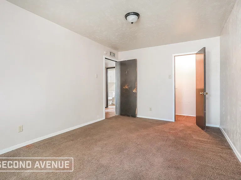 160 N Crestwood Blvd — Photo 11