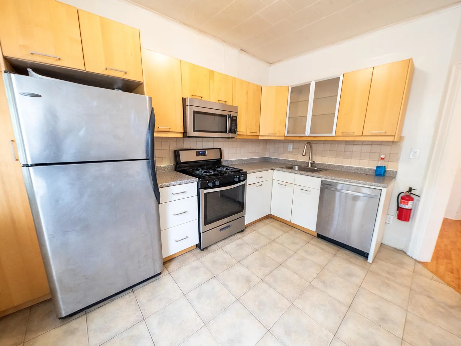 3 bed, 1.0 bath, $2,650 — Photo 3