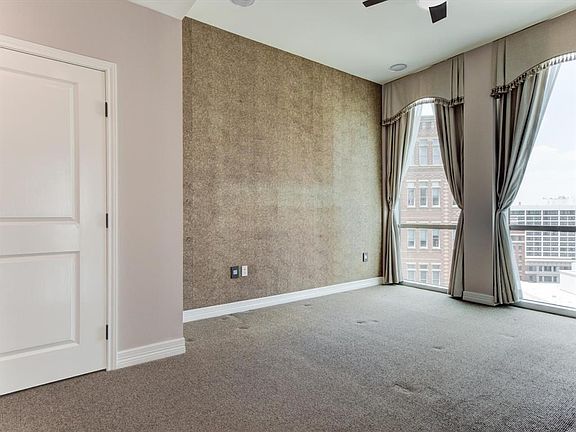 5th image of 500 Throckmorton St APT 1302