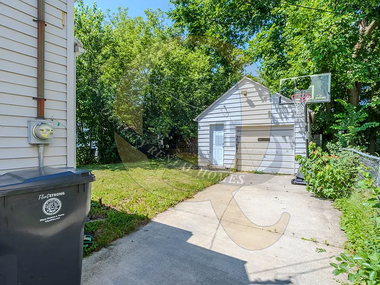 628 Alvord Ave — Photo 2