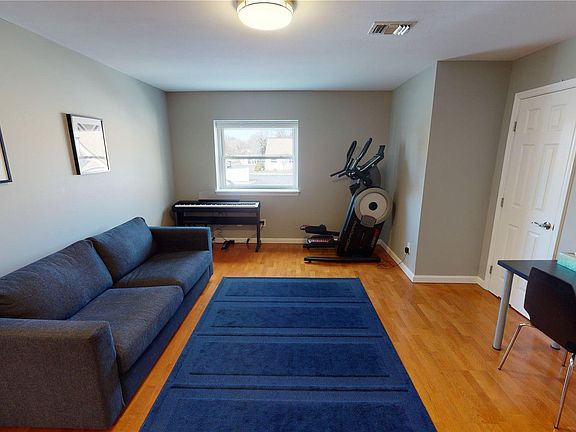 4th image of 516 Lake Ct #516