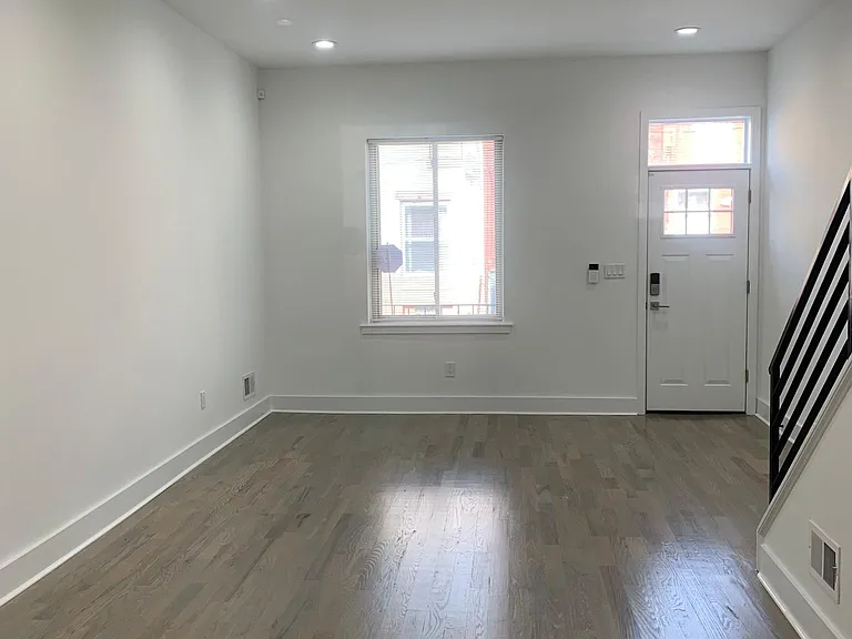 2532 W Montgomery Ave — Photo 4