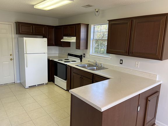 5th image of 2 River Hill Ct