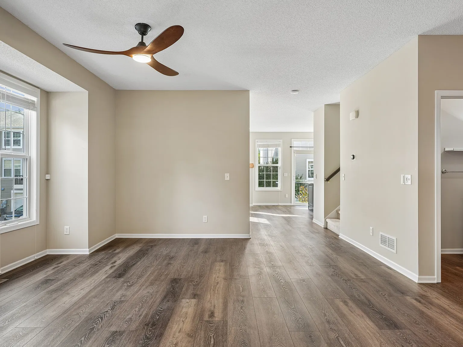 4 bed, 3.5 bath, 2303 sqft, $2,700 — Photo 4