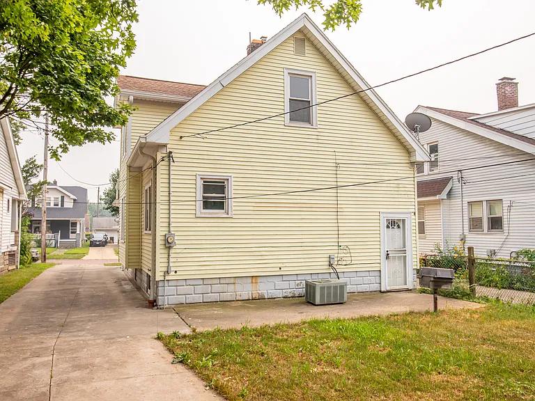9105 Bancroft Ave — Photo 9