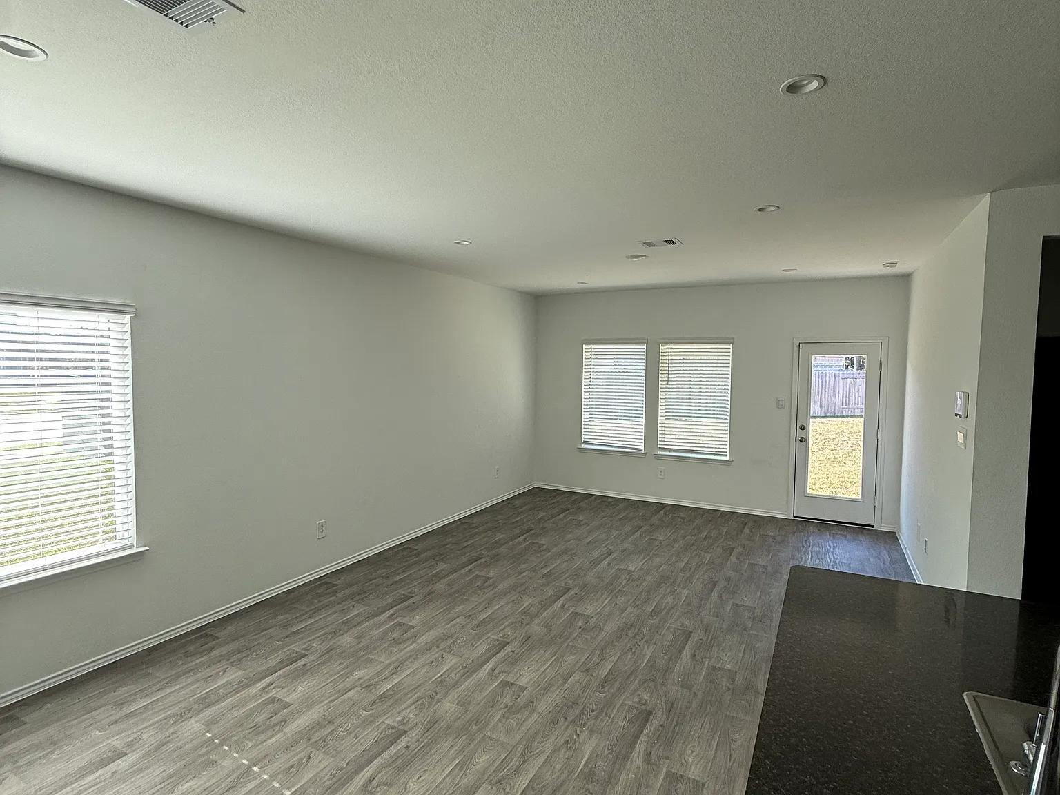 5 bed, 2498 sqft, $2,395 — Photo 2
