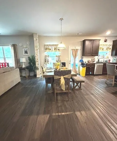105 Westbury Dr — Photo 5