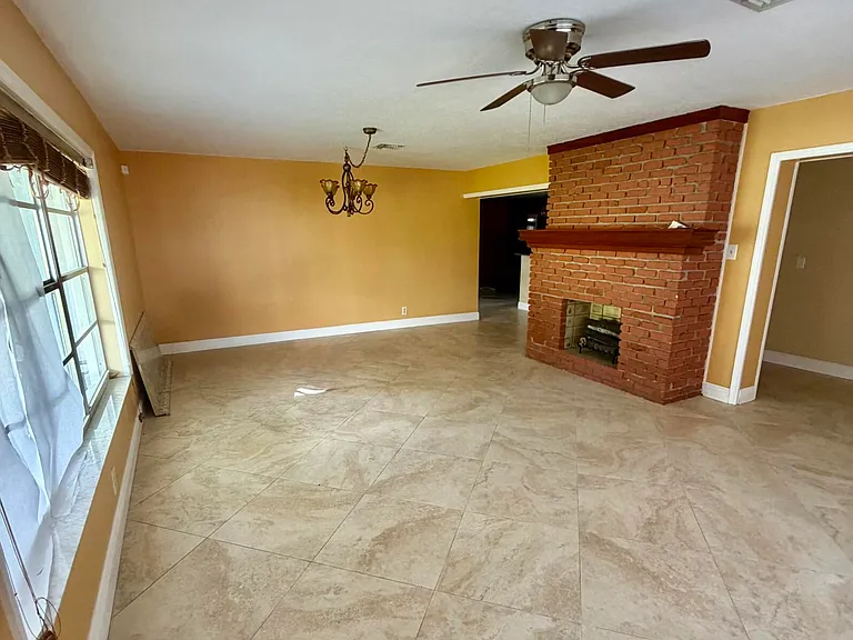2425 Ceceile Ave — Photo 3