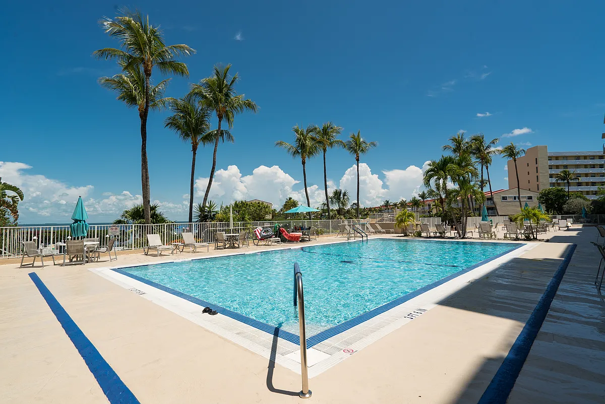 Resident amenities: waterfront pool, marina & sunset views - 88500 Overseas Hwy #405