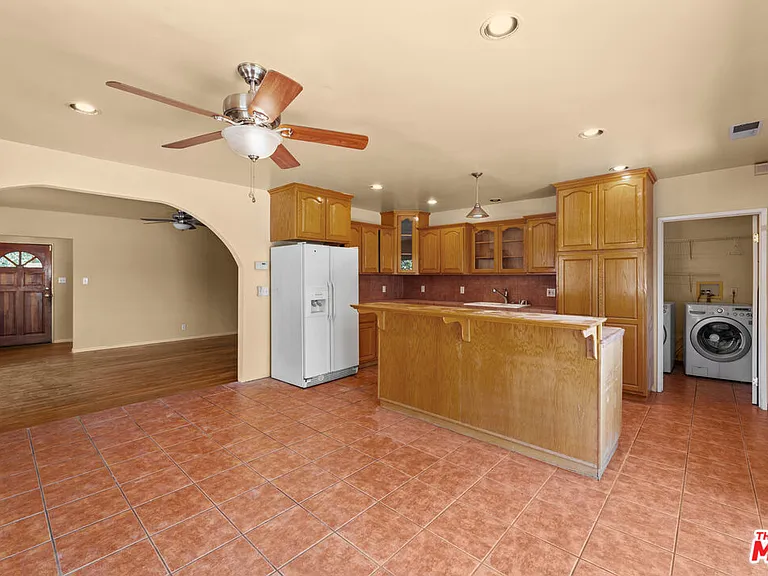 6057 Morella Ave — Photo 11